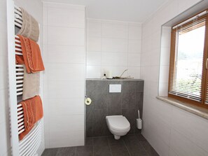Apartment | Badezimmer | Dusche, Handtücher