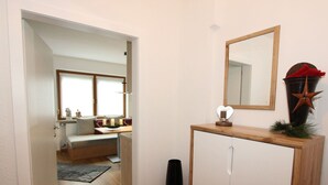1 bedroom, bed sheets - Beautiful Apartment Near Ski Area in Fügen (Fuegen)