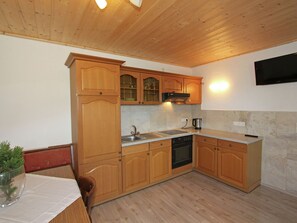 Apartment | Eigene Küche | Kühlschrank, Ofen, Wasserkocher