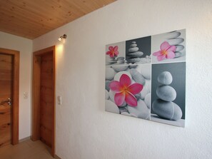1 Schlafzimmer, individuell eingerichtet, Bettwäsche