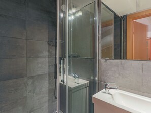 Chalet | Badezimmer | Badewanne, Handtücher