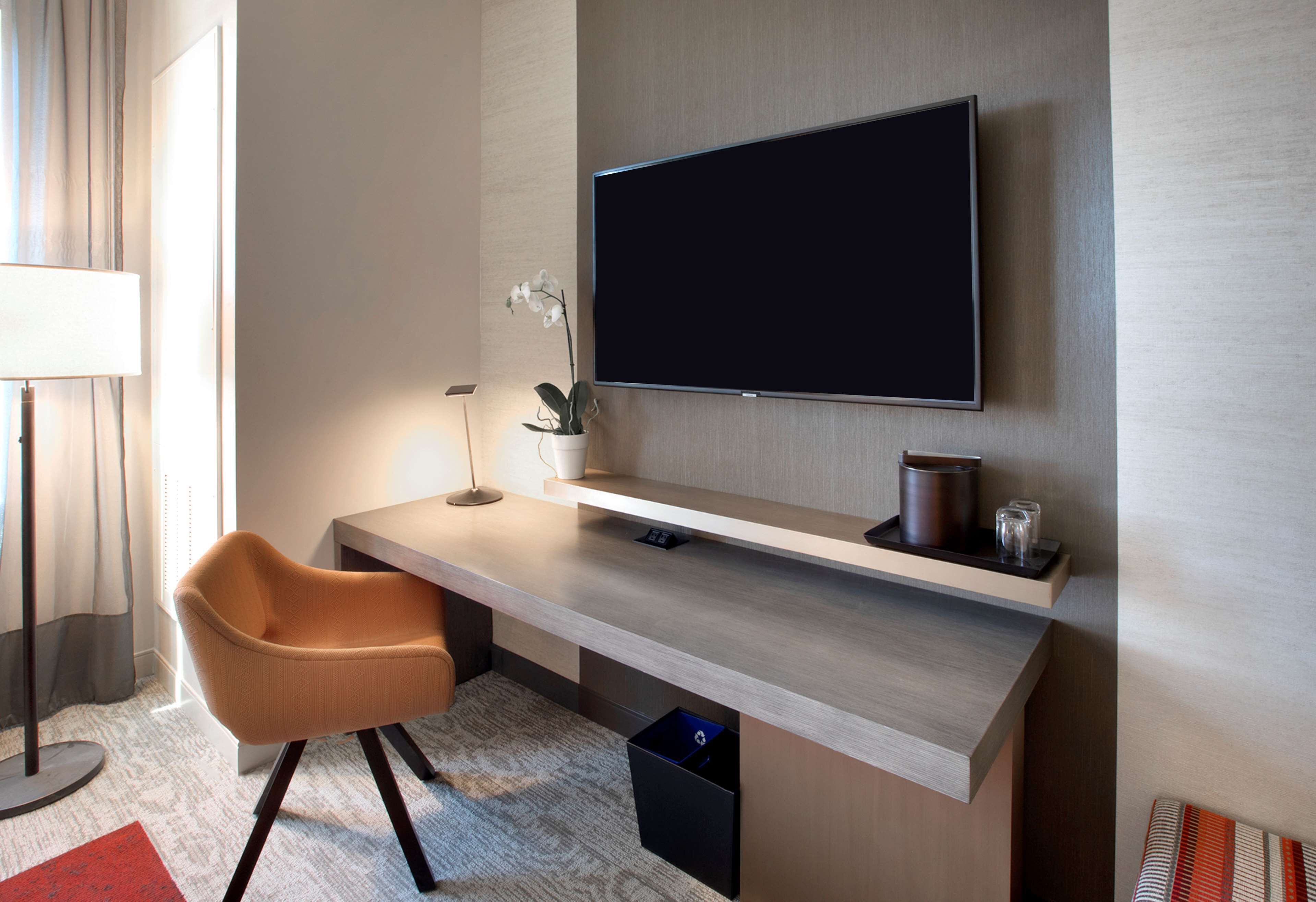 1 bedroom, premium bedding, in-room safe, desk