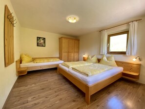 Chalet - Gorgeous Chalet with Hot Tub in Tyrol (Hopfgarten im Brixental)