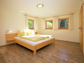 Chalet | 4 bedrooms, individually furnished, bed sheets