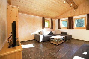 Living room - Gorgeous Chalet with Hot Tub in Tyrol (Hopfgarten im Brixental)