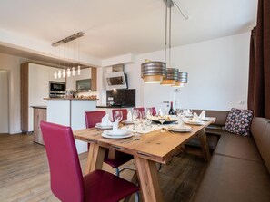 Dining - Beautiful Apartment Near Ski Area in Salzburg (Zell am See)