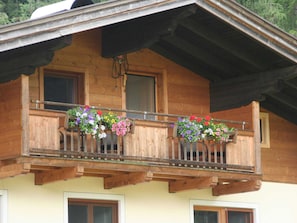 Balcony - Meadow View Holiday Home in Hollersbach im Pinzgau near Ski Area (Hollersbach im Pinzgau)