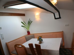 Dining - Meadow View Holiday Home in Hollersbach im Pinzgau near Ski Area (Hollersbach im Pinzgau)