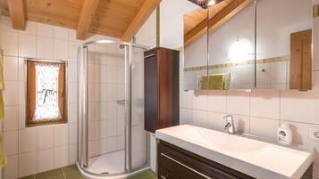 House | Bathroom | Shower, towels
