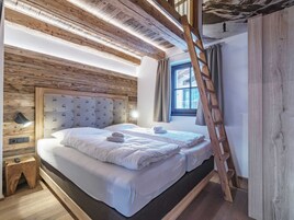 4 habitaciones, tabla de planchar con plancha y ropa de cama