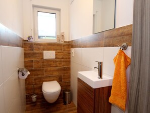 Apartment | Badezimmer | Dusche, Handtücher