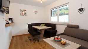 Apartment | Living room - Modern Apartment Near Ski Area in Mittersill (Mittersill)