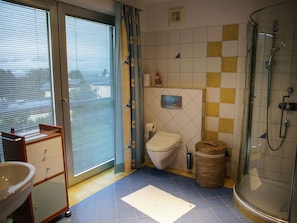 Villa | Badezimmer | Badewanne, Handtücher