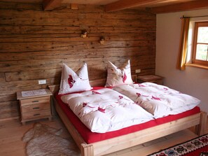 House | 4 bedrooms, individually furnished, bed sheets