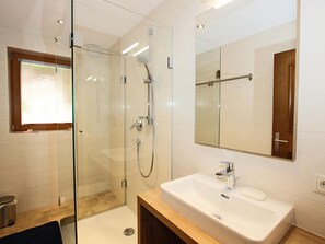 Apartment | Bathroom