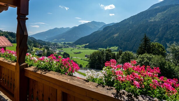 A balcony with a wooden railing overlooking a valley with mountains and a clear sky. - Chalet in Wald Near Zillertal Ski Area (Wald im Pinzgau)