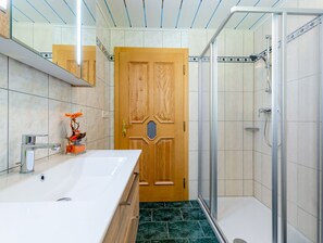 Apartment | Bathroom - Chalet in Wald Near Zillertal Ski Area (Wald im Pinzgau)