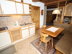 Dining - Vintage Apartment in Stuhlfelden With Balcony (Stuhlfelden)