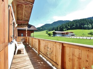 Balcony - Unique Chalet in the Center of Elmau, Near Ski Lift (Ellmau)