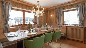 Chalet | Tempat makan