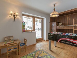 Chalet | Game room