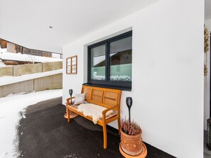 Balcony - Urban Apartment in Hopfgarten near Salvenaland Swimming Lake (Hopfgarten im Brixental)