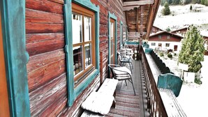 Apartment | Balcony - Vintage Apartment in Salzburg near Ski Area (Bramberg am Wildkogel)