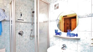 Apartment | Bathroom - Vintage Apartment in Salzburg near Ski Area (Bramberg am Wildkogel)