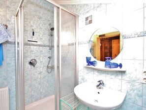 Apartment | Badezimmer | Dusche, Handtücher