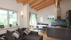 Unclassified image, 4 of 26, button - Stunning Holiday Home With Balcony, Ski Storage, Parking (Maria Alm am Steinernen Meer)
