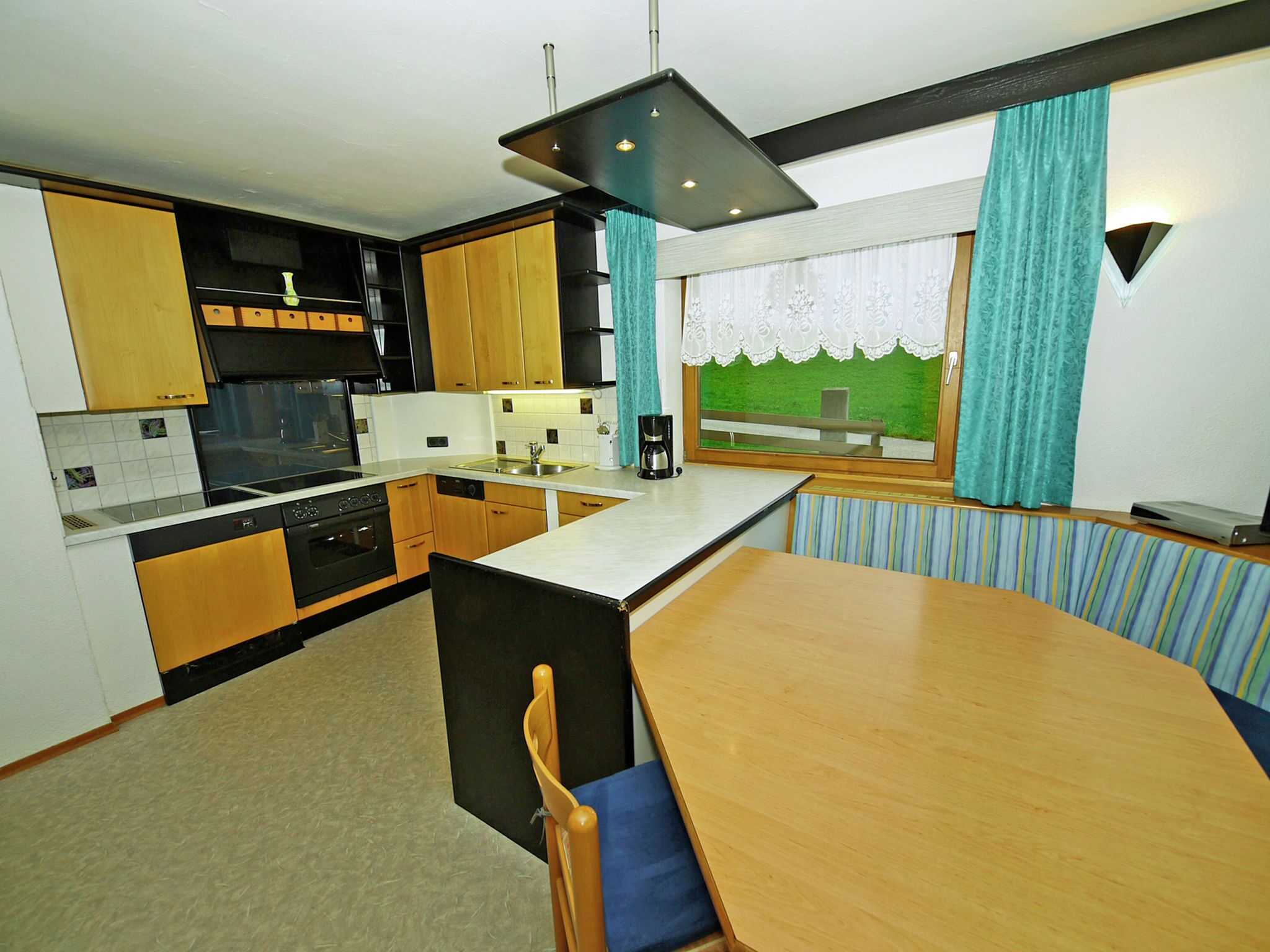Rumah | Dapur pribadi | Lemari es, oven, dan mesin pembuat kopi/teh