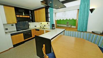 Rumah | Dapur pribadi | Lemari es, oven, dan mesin pembuat kopi/teh