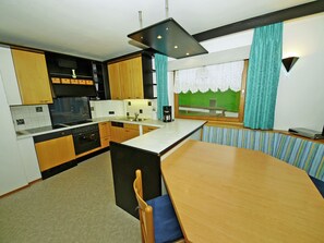 House | Private kitchen | Fridge, oven, coffee/tea maker