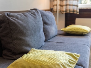 1 bedroom, bed sheets