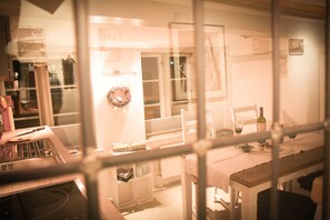 Apartment, 2 Schlafzimmer (2) | Eigene Küche | Kühlschrank, Herdplatte, Wasserkocher, Hochstuhl