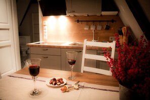 Căn hộ, 1 phòng ngủ (3) | Bếp riêng | Tủ lạnh, bếp nấu, ấm điện, ghế cao cho trẻ em