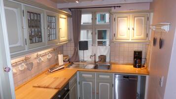 Apartment, Garden View (1) | Private kitchen | Fridge, stovetop, electric kettle, highchair