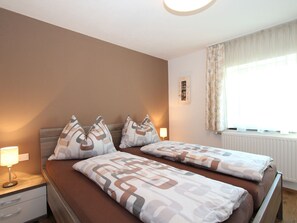 7 bedrooms, individually furnished, bed sheets - Spacious Chalet near Ski Area in Itter (Itter)