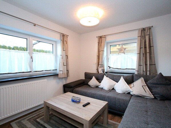 TV - Spacious Chalet near Ski Area in Itter (Itter)