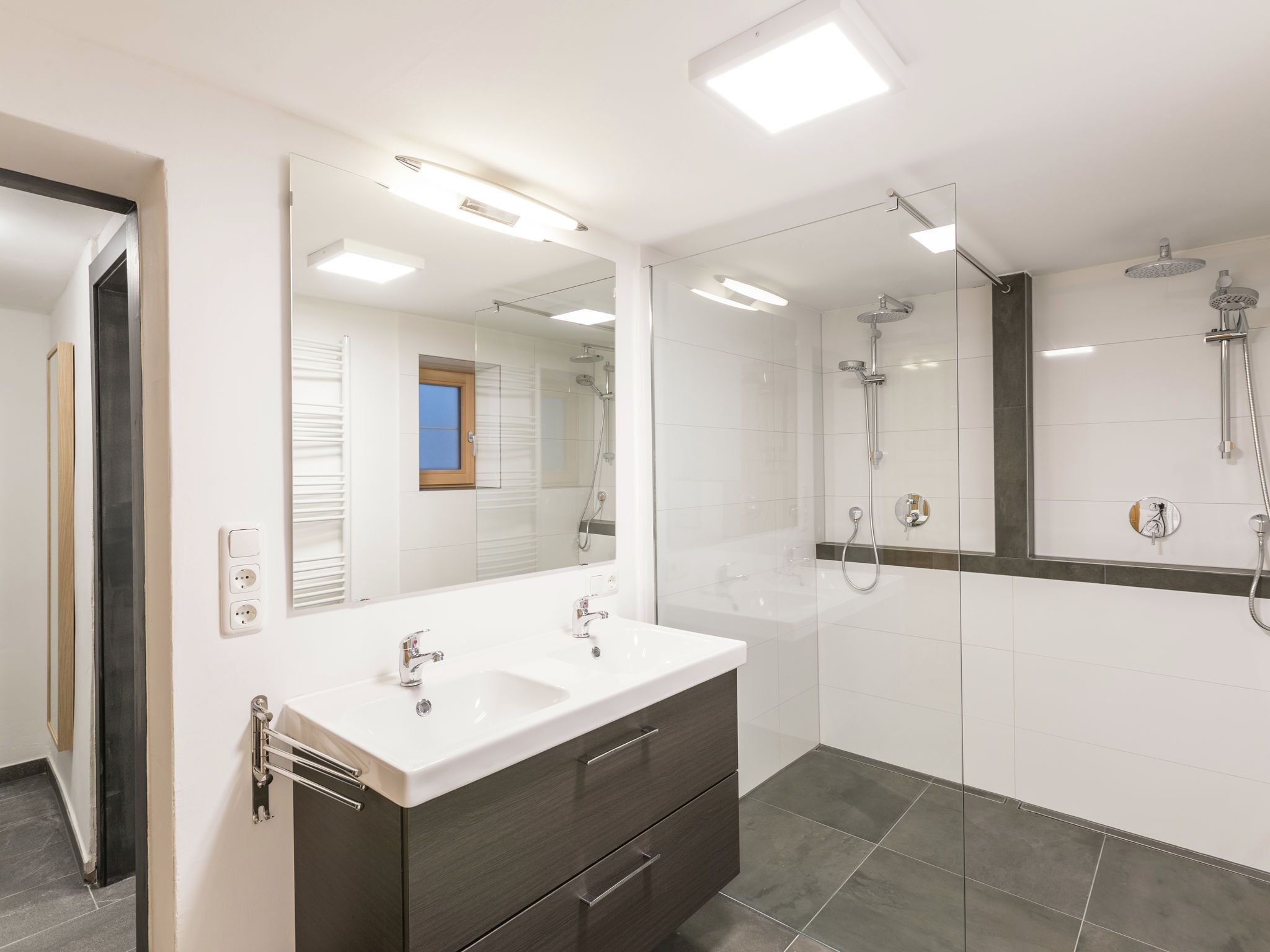 Chalet | Badezimmer | Dusche, Handtücher