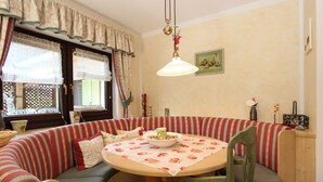 Dining - Lush Villa on Ski Slope in Söll With Sauna & Steam Shower (Soell)