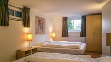 Chalet | 4 bedrooms, individually furnished, bed sheets