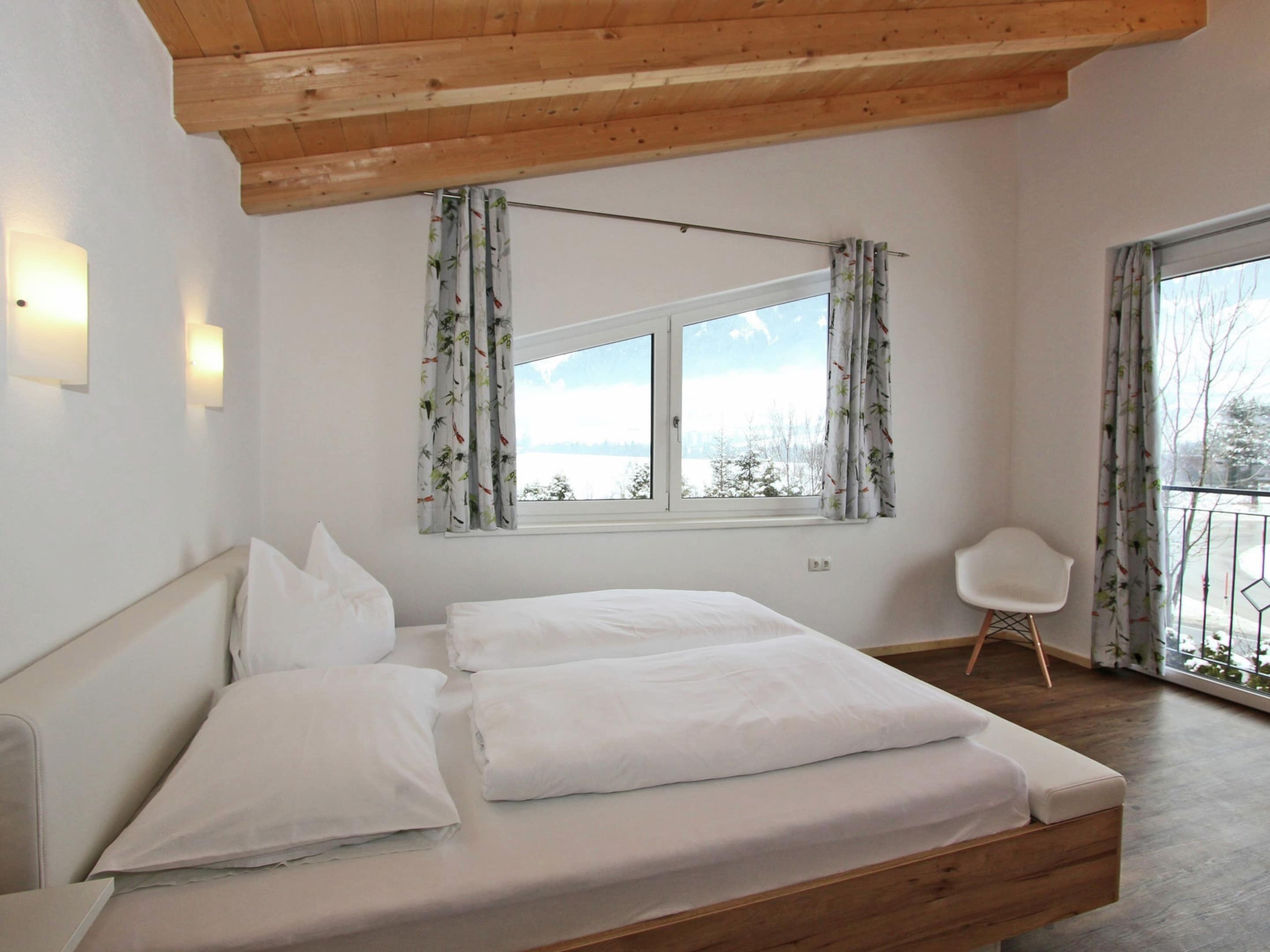 House | 5 bedrooms, individually furnished, bed sheets