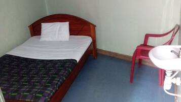 Single Room | Desk, free WiFi, bed sheets