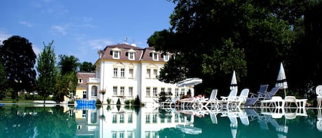 Indoor pool, seasonal outdoor pool, pool loungers