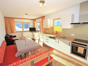 Apartment | Eigene Küche | Wasserkocher mit Kaffee-/Teezubehör, Kühlschrank, Mikrowelle, Ofen