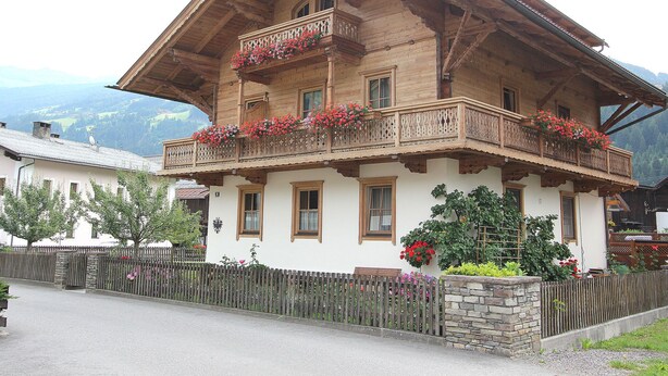 Exterior - Spacious Apartment near Ski Bus Stop in Zell am Ziller (Zell am Ziller)