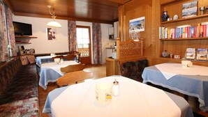 Dining - Spacious Apartment near Ski Bus Stop in Zell am Ziller (Zell am Ziller)