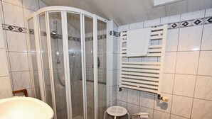 Bathroom - Spacious Apartment near Ski Bus Stop in Zell am Ziller (Zell am Ziller)