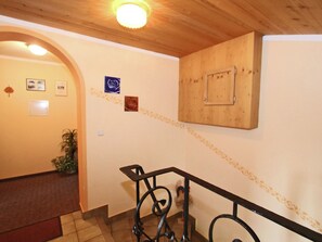 Interior - Quaint Apartment in Finkenberg near Ski Lift (Finkenberg)